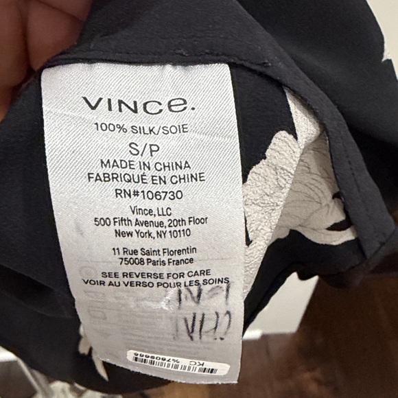 Vince Chrysanthemum Black and Cream 100% Silk Blouse. Size Small. - Picture 9 of 9